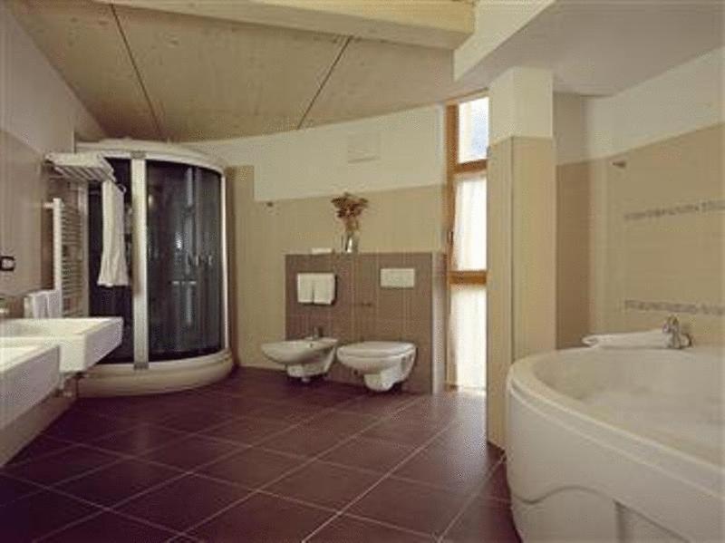 Bio Hotel Benny Медзана Екстериор снимка