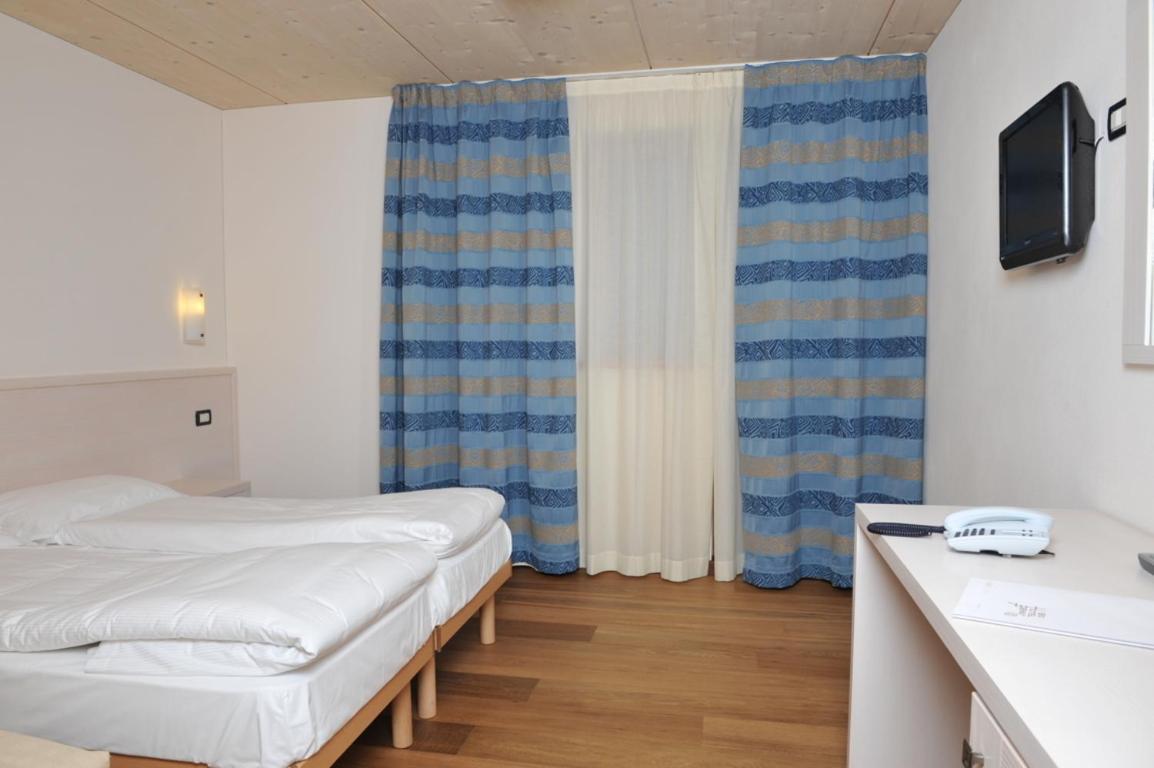 Bio Hotel Benny Медзана Екстериор снимка