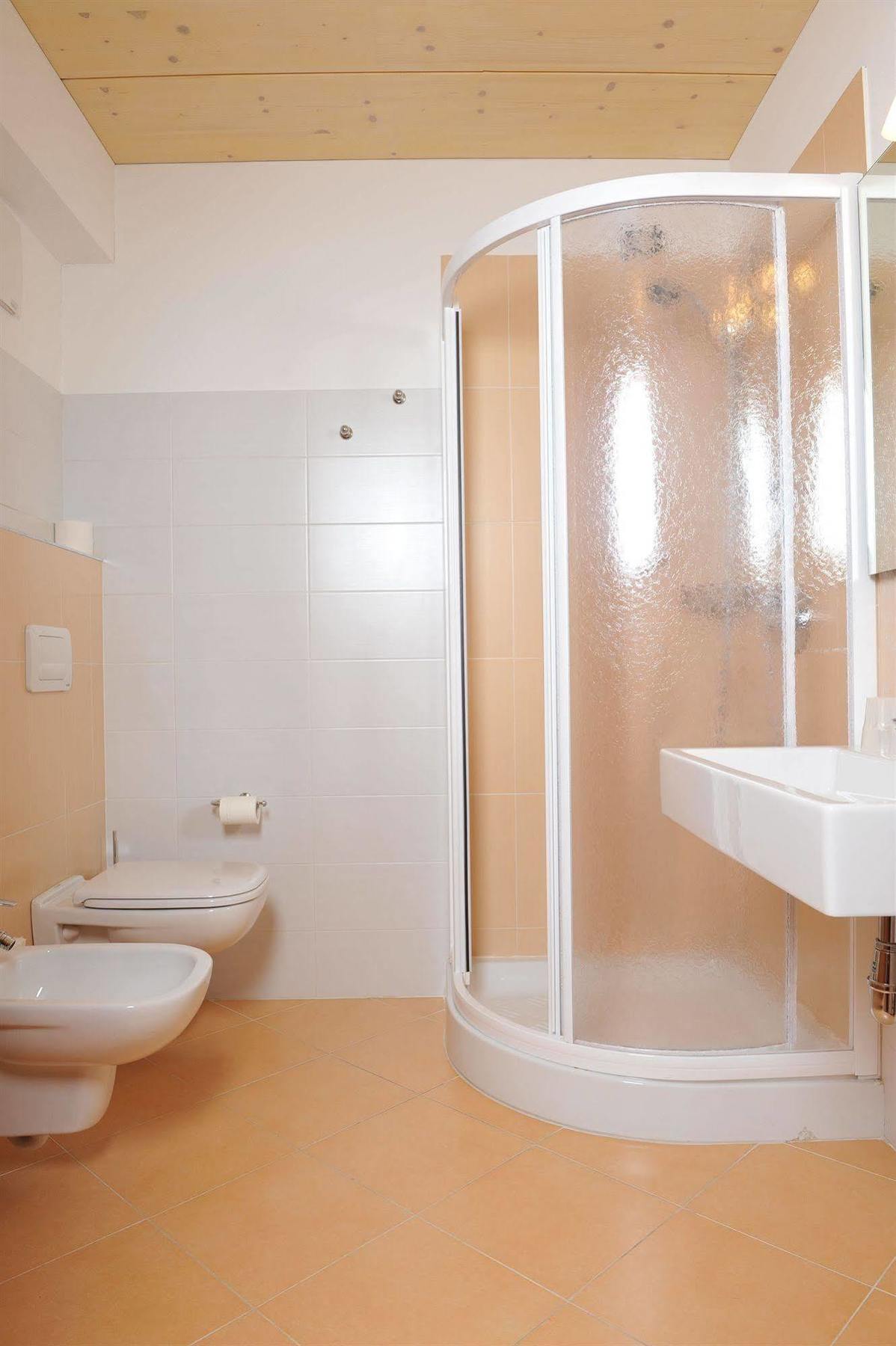 Bio Hotel Benny Медзана Екстериор снимка